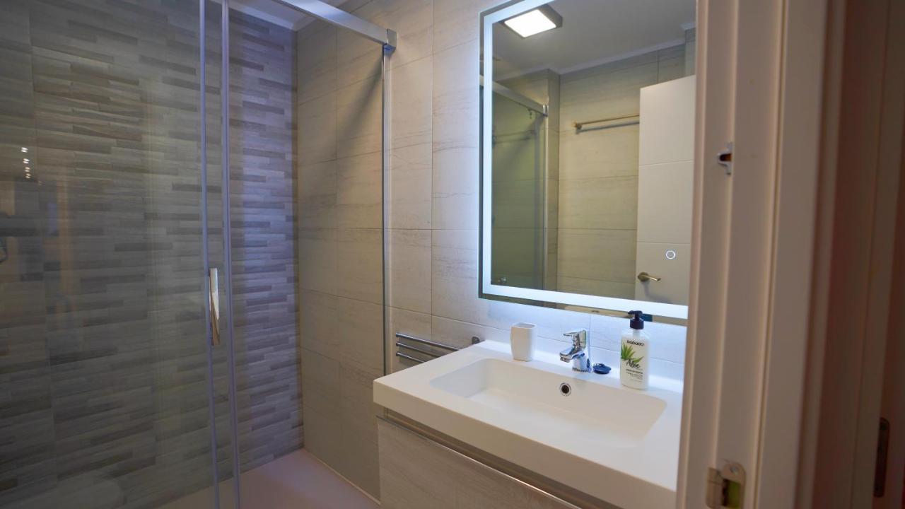 Stylish & Spacious Family Apartment Near Beach & Vibrant Historic Market 阿利坎特 外观 照片
